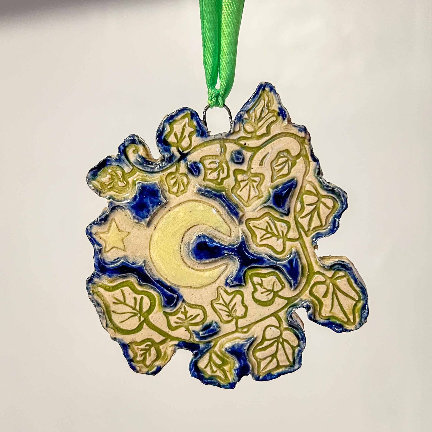 Witchy Ivy Moon Ornament in Ceramic; Melasdesign Handmade; witchy; yule; decoration; ornament; small business; moon; ivy