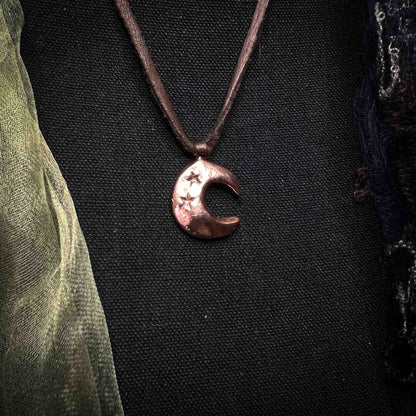 copper; moon jewelry; crescent; artisan; handmade; witch aesthetic; small business; Melasdesign; pendant
